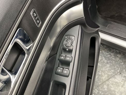 Used 2018 Ford Explorer XLT w/ Equipment Group 202A AWD/4WD image 11