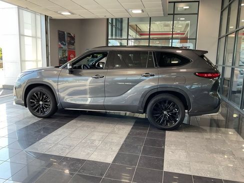 Certified 2023 Toyota Highlander XSE AWD/4WD image 4