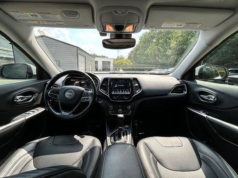 Used 2020 Jeep Cherokee Limited w/ Technology Group FWD image 10