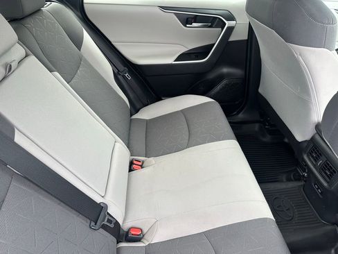 Used 2022 Toyota RAV4 XLE image 19