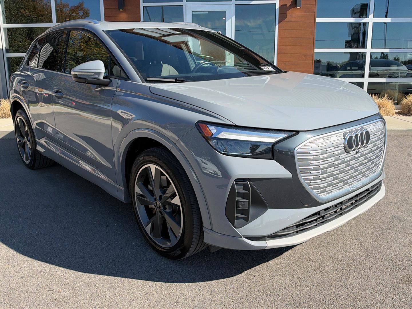 Used 2022 Audi Q4 e-tron Premium w/ Convenience Package AWD/4WD image 2