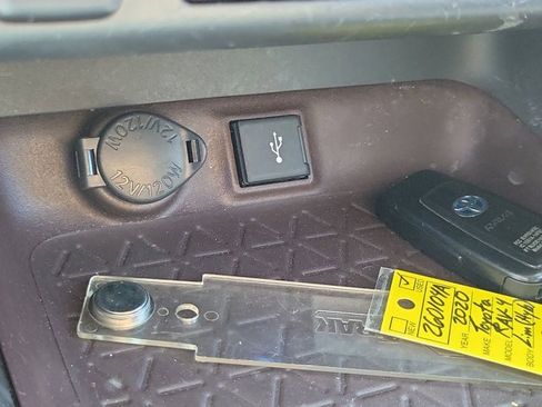 Used 2020 Toyota RAV4 Limited image 28