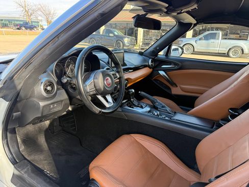 Used 2017 FIAT 124 Spider Lusso image 13