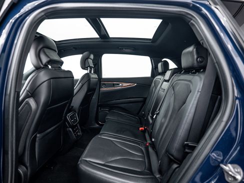 Used 2019 Lincoln Nautilus Reserve image 17