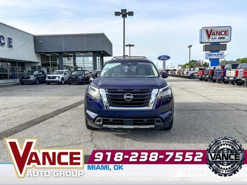 Used 2024 Nissan Pathfinder SL w/ SL Premium Package FWD image 2