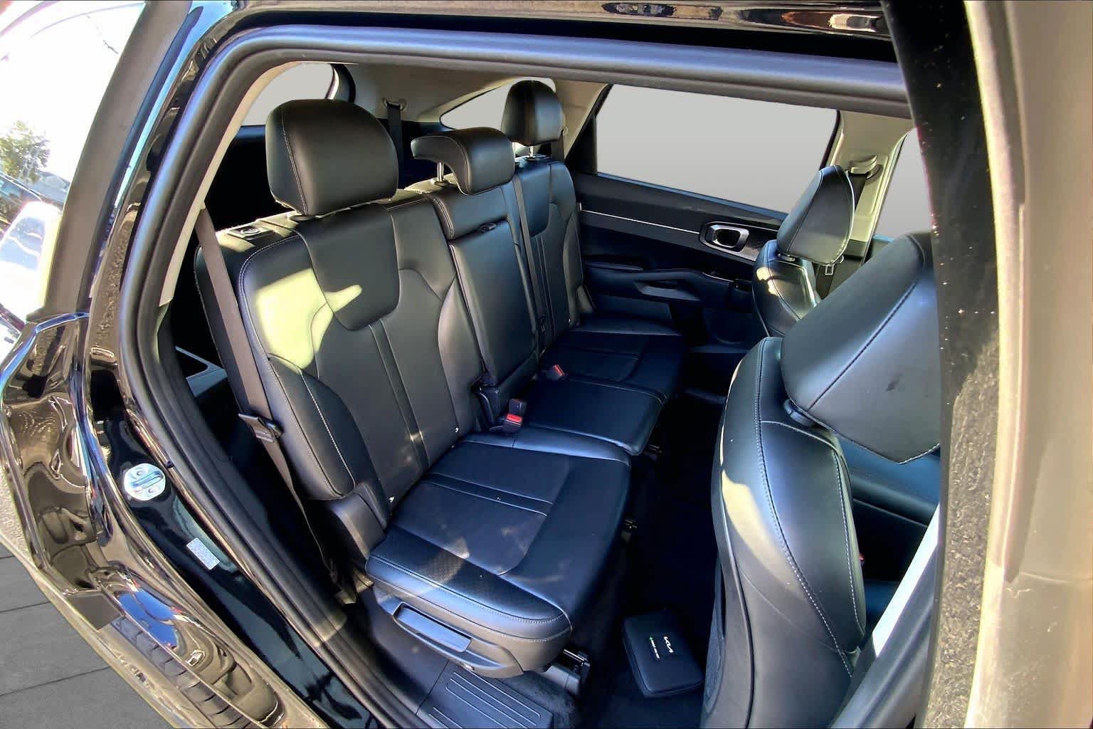 Used 2025 Kia Sorento S w/ Panoramic Sunroof Package FWD image 17
