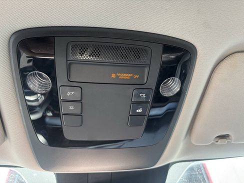 Used 2023 Kia Carnival LX FWD image 29