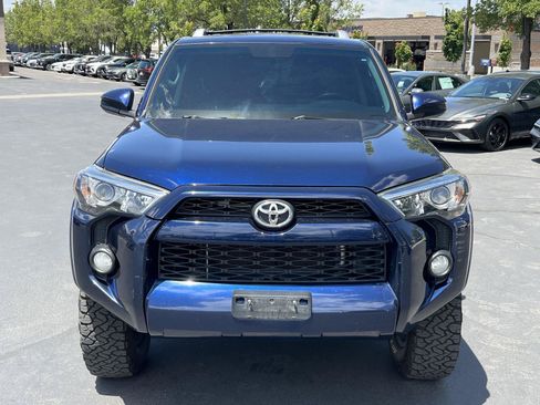 Used 2018 Toyota 4Runner SR5 AWD/4WD image 3