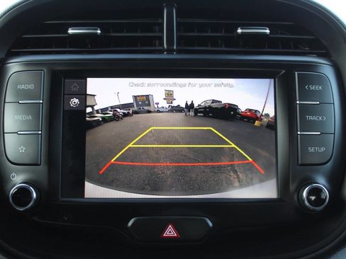 Used 2025 Kia Soul LX w/ LX Technology Package FWD image 21