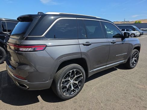 Used 2022 Jeep Grand Cherokee Summit AWD/4WD image 9