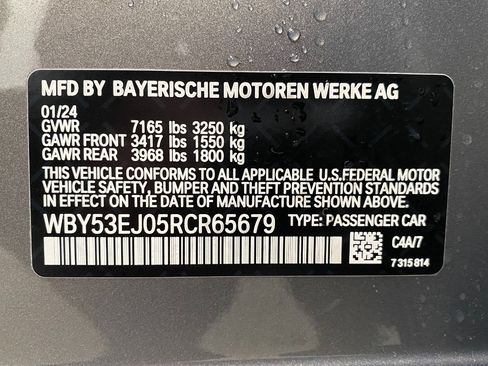 Used 2024 BMW i7 xDrive60 image 32