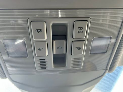 Used 2025 Volkswagen Jetta SE w/ Sunroof Package image 51