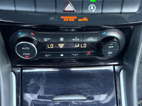Used 2018 INFINITI QX30 FWD image 14