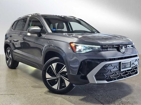 New 2026 Volkswagen Taos SE AWD/4WD image 1