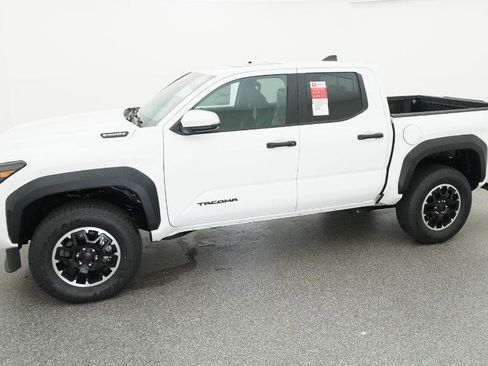 Certified 2025 Toyota Tacoma TRD Off-Road w/ TRD Off Road Upgrade Package image 7