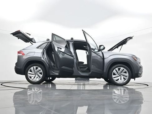 Used 2022 Volkswagen Atlas Cross Sport SE image 43