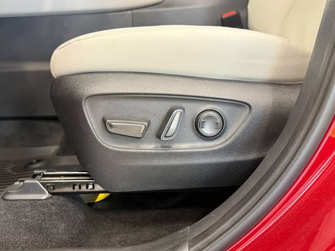 Used 2025 Toyota Grand Highlander AWD image 13