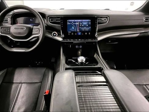 Used 2024 Jeep Wagoneer Series II w/ Flexible Seating Group AWD/4WD image 18