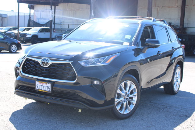 Used 2023 Toyota Highlander Limited FWD image 9