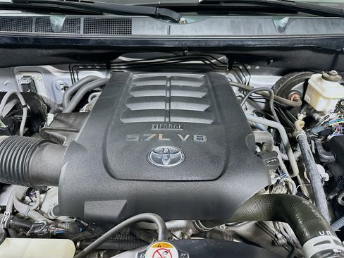 Used 2020 Toyota Tundra SR5 w/ SR5 Upgrade Package image 33