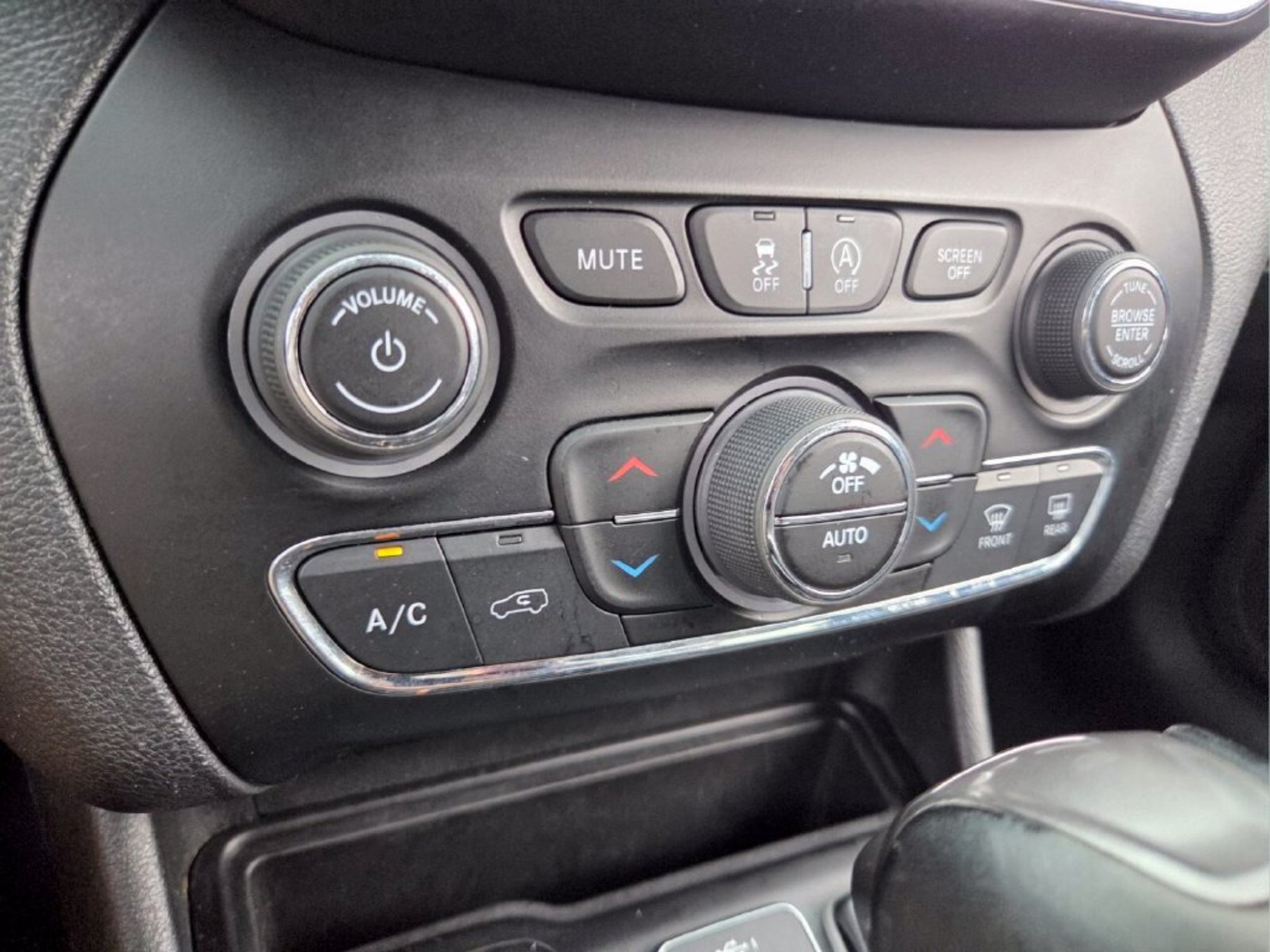 Used 2023 Jeep Cherokee Altitude Lux AWD/4WD image 20