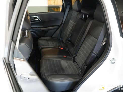 Used 2025 Mitsubishi Outlander SE image 31