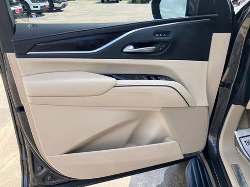 Used 2021 Cadillac Escalade Premium Luxury AWD/4WD image 24