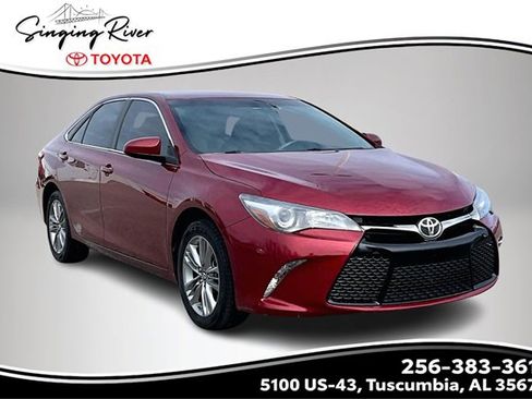 Used 2017 Toyota Camry SE image 1