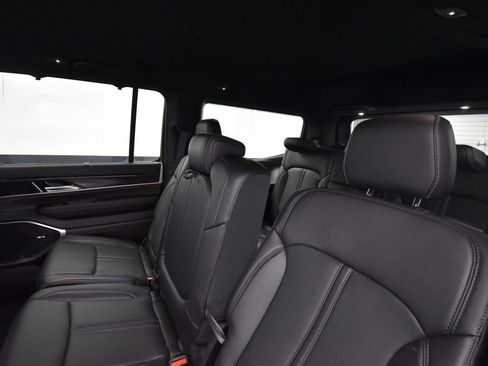 Used 2024 Jeep Wagoneer 4WD w/ Convenience Group I image 12