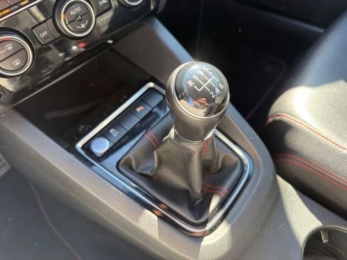 Used 2017 Volkswagen Jetta GLI image 32