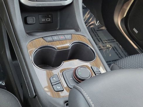 Used 2023 GMC Acadia SLE w/ Driver Convenience Package image 19