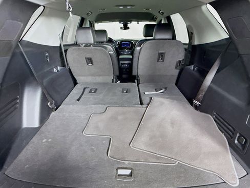 Used 2021 Chevrolet Traverse RS image 34