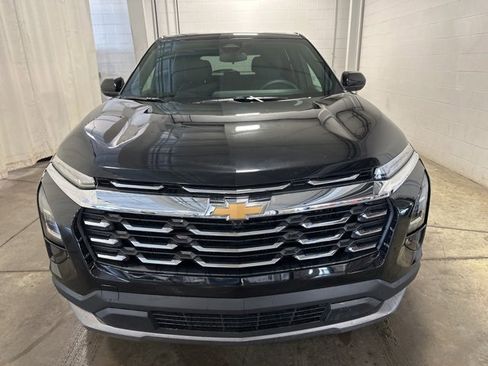 Used 2026 Chevrolet Equinox LT w/ Convenience Package II image 2