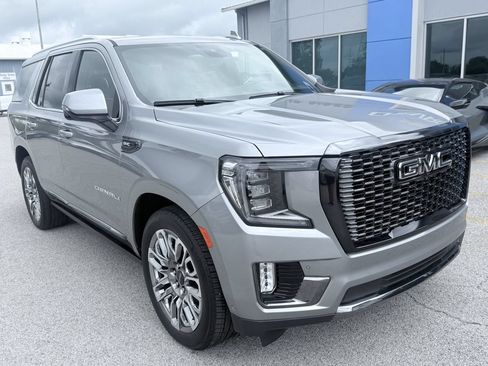 Used 2023 GMC Yukon Denali Ultimate AWD/4WD image 3