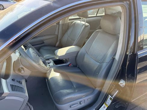 Used 2009 Toyota Avalon XLS image 3
