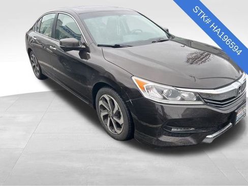 Used 2017 Honda Accord EX-L image 2