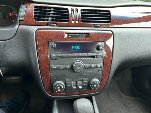 Used 2011 Chevrolet Impala LT FWD image 13