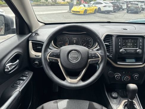 Used 2014 Jeep Cherokee Sport AWD/4WD image 24