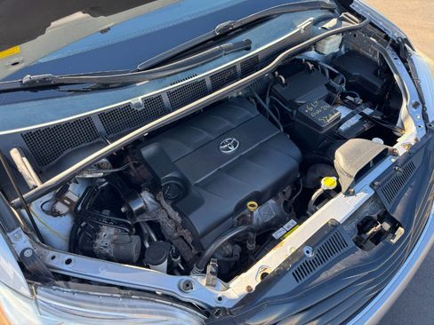 Used 2013 Toyota Sienna LE image 25