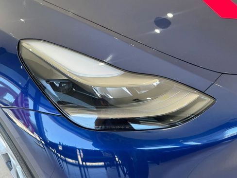 Used 2024 Tesla Model Y Long Range AWD/4WD image 36