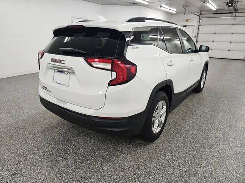 Used 2022 GMC Terrain SLE w/ Driver Convenience Package FWD image 4