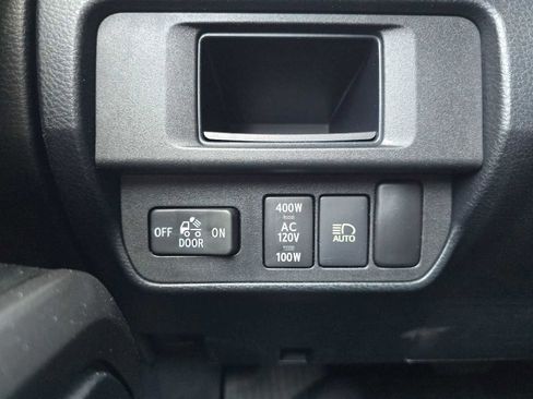 Used 2018 Toyota Tacoma TRD Off-Road w/ Technology Package AWD/4WD image 32