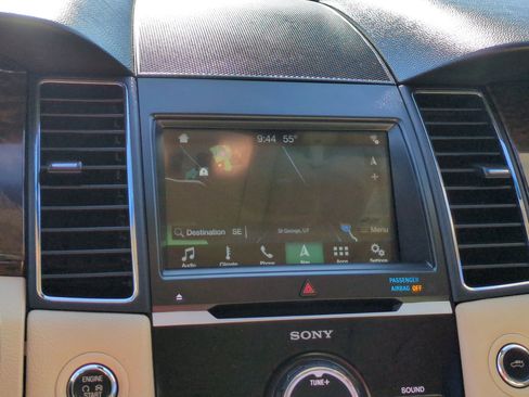 Used 2018 Ford Taurus Limited image 24