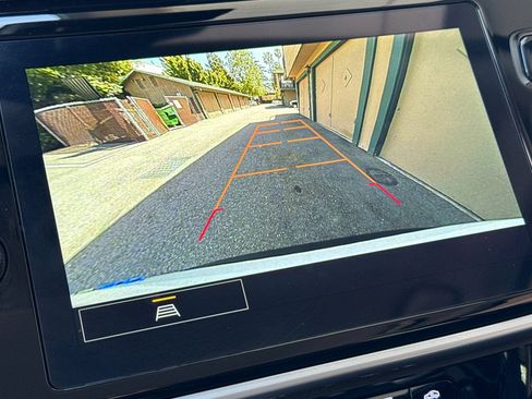 Used 2023 Chevrolet Bolt EUV LT w/ Convenience Package FWD image 27