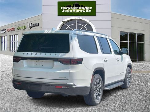Used 2022 Jeep Wagoneer Series III w/ Flexible Seating Group AWD/4WD image 6