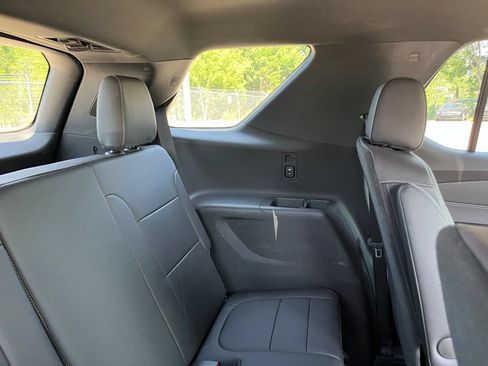 Used 2023 Chevrolet Traverse LT FWD image 31
