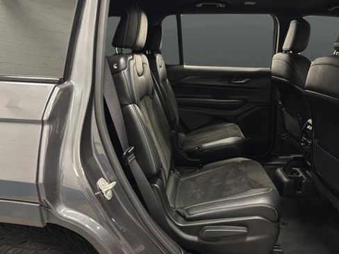Used 2023 Jeep Grand Cherokee L Laredo AWD/4WD image 23
