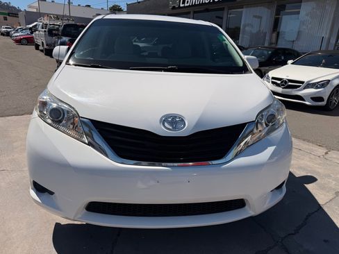 Used 2014 Toyota Sienna LE image 5