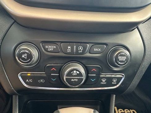 Used 2016 Jeep Cherokee Limited AWD/4WD image 29