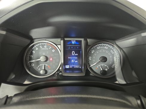 Used 2021 Toyota Tacoma TRD Off-Road AWD/4WD image 16